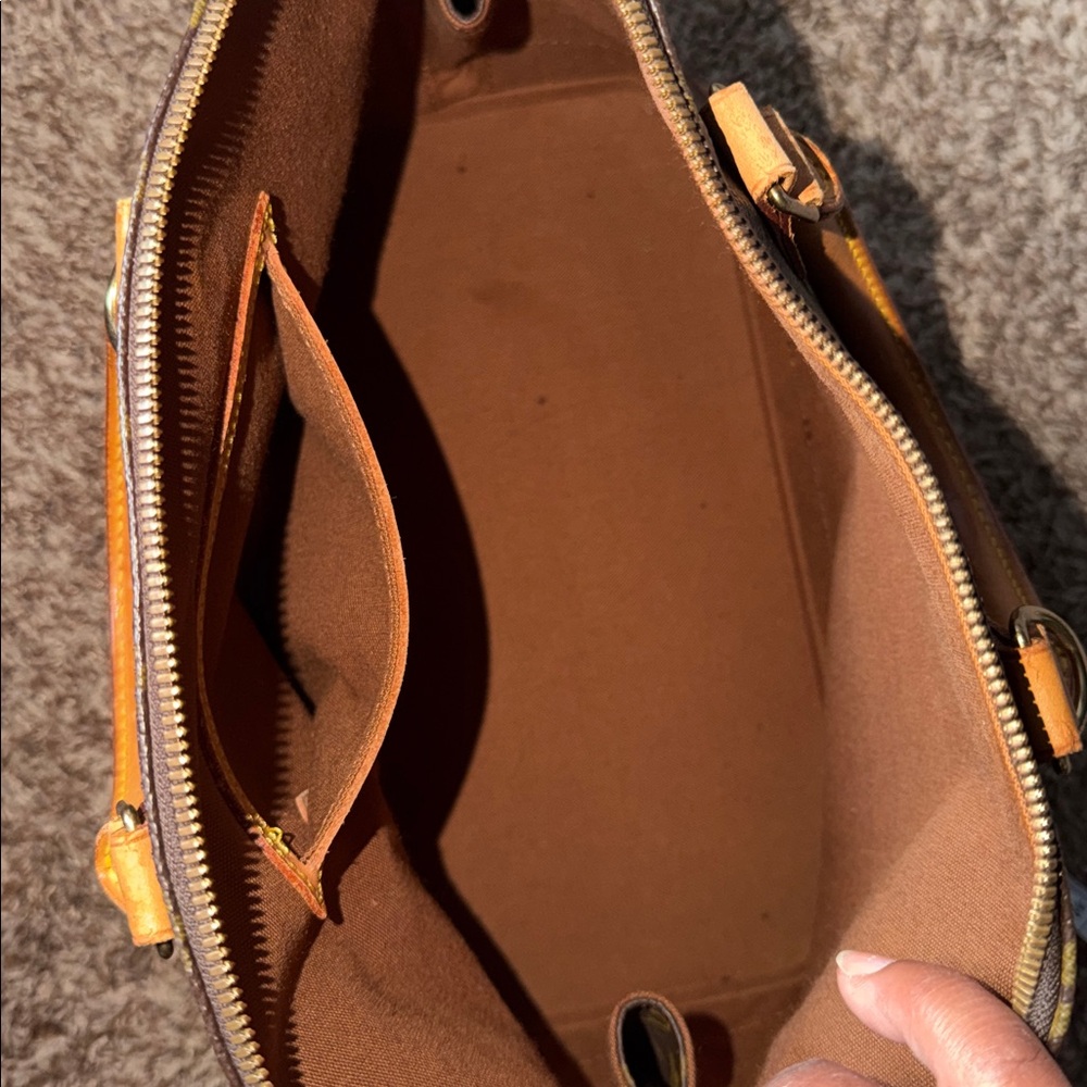 Louis Vuitton Alma PM Monogram Canvas Handbag – Made in France 2 - Picture 7 of 10